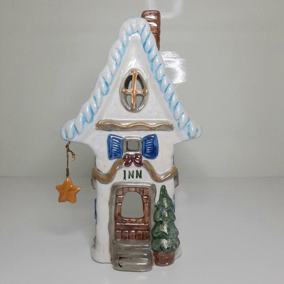 Ganz Christmas Village 'Inn' - Picture 1 of 4